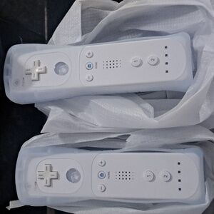 Nintendo Wii Controller Remotes 2- pack *NEW*